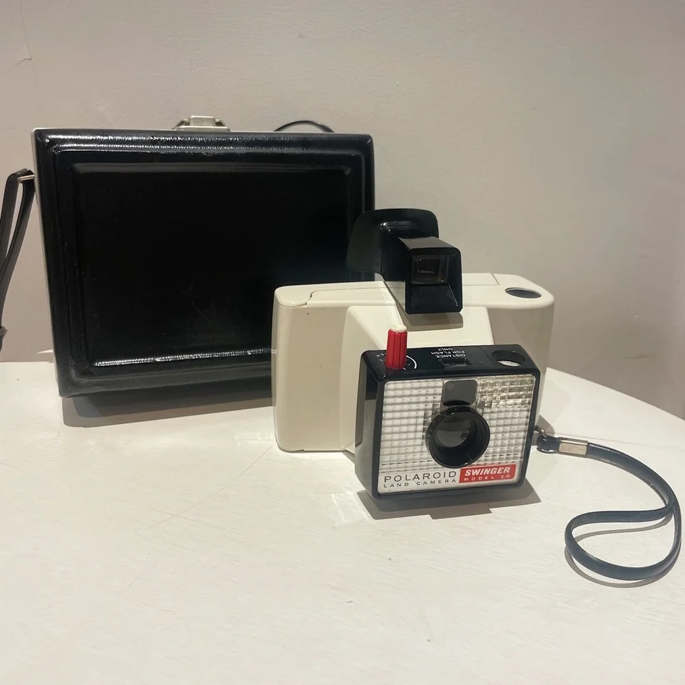 Vintage 60s Polaroid Model 20 "Swinger" Land Camera and Black Case - Picture 3 of 16